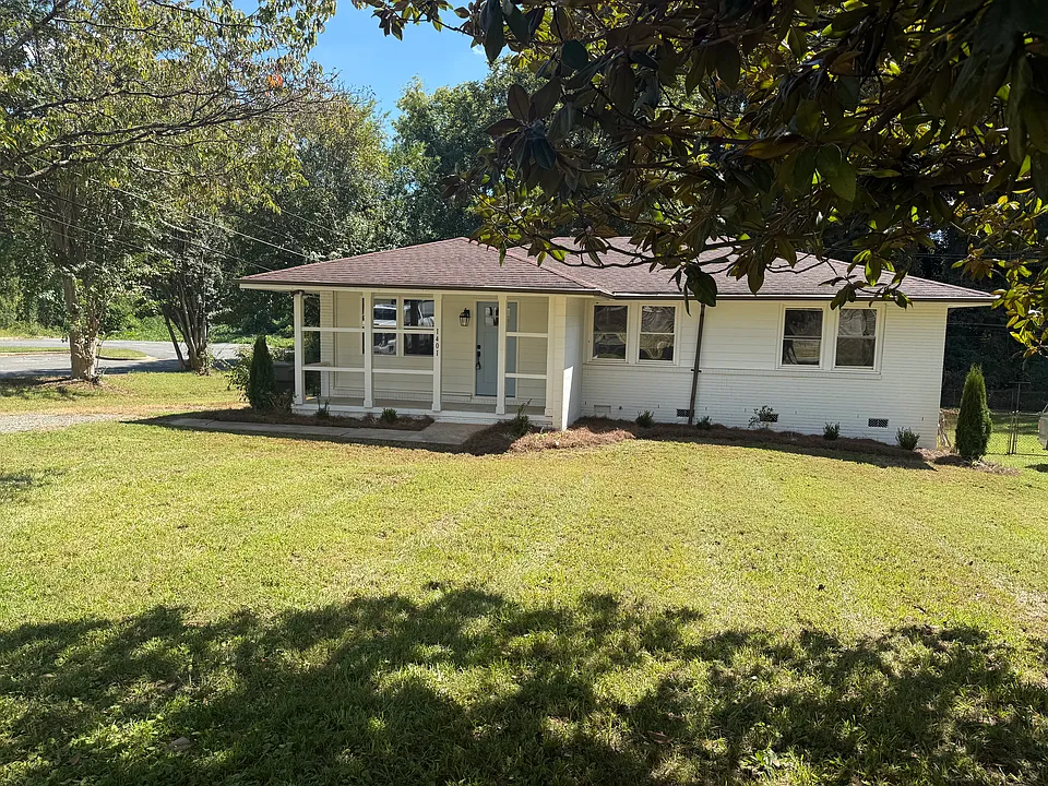 1401 Chelveston Dr