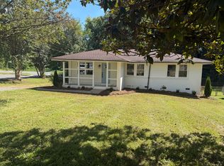 1401 Chelveston Dr, Charlotte, NC 28208