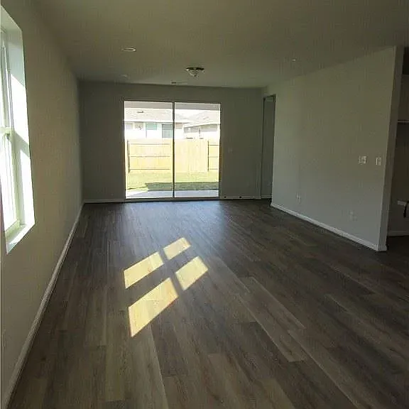 302 Cold Spring Loop — Photo 2