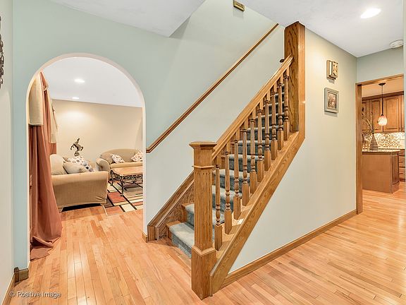 3rd image of 425 Glenys Dr