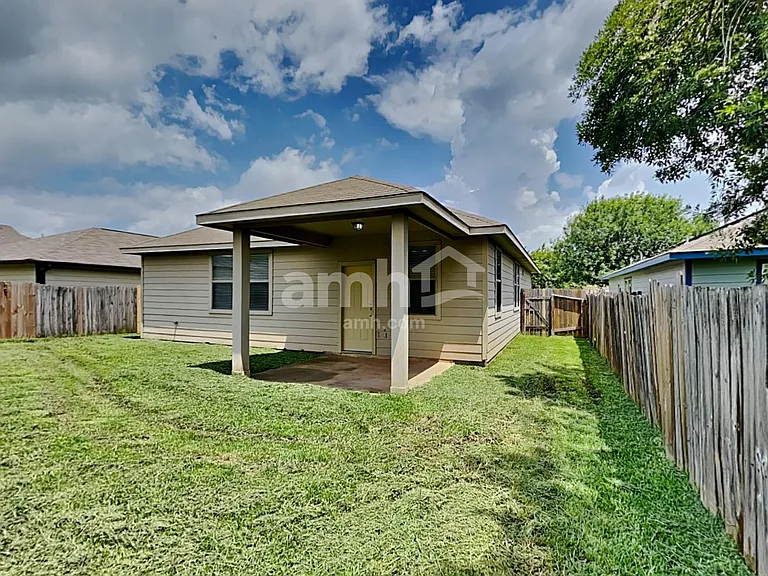 2324 Shady Tree Ln — Photo 20