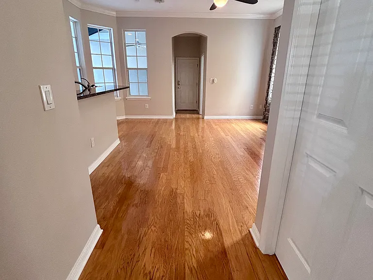 2135 Ridgewood St — Photo 2