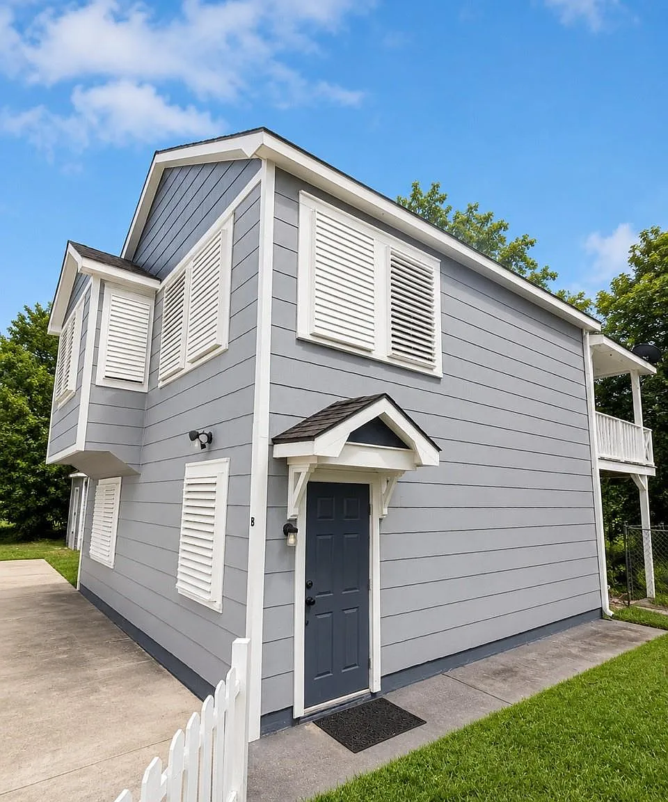 3 bed, 1.5 bath, 1318 sqft, $1,550 — Photo 1
