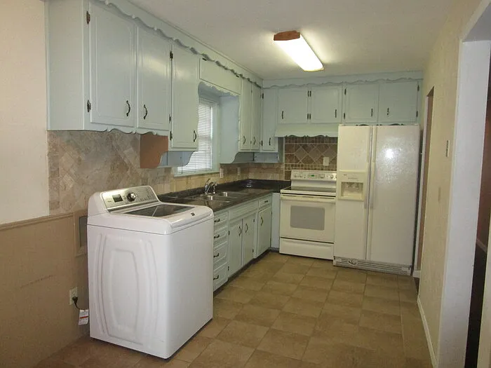 5225 Mack Rd — Photo 5