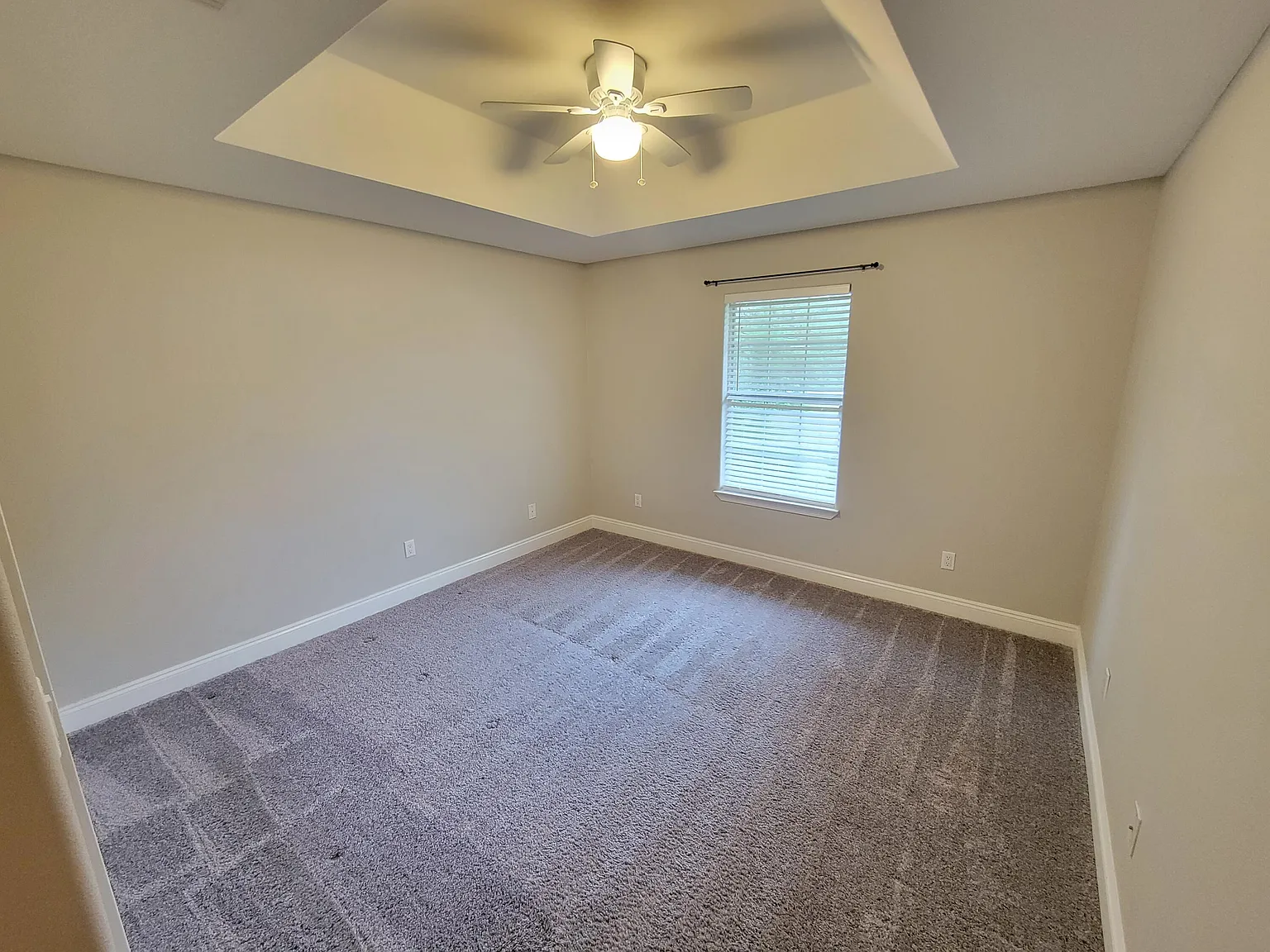 3 bed, 2.0 bath, 1832 sqft, $2,265 — Photo 2