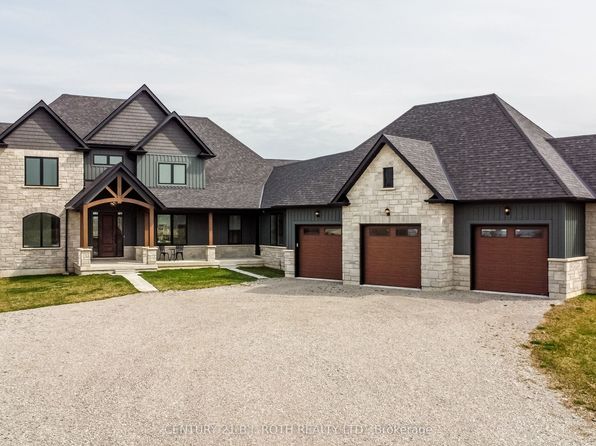 1679 Windemere Ln, Severn, ON L3V 8E5