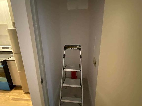 5th image of 1068 Putnam Ave #1N