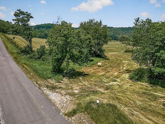 2nd image of 1372 Plum Creek Rd