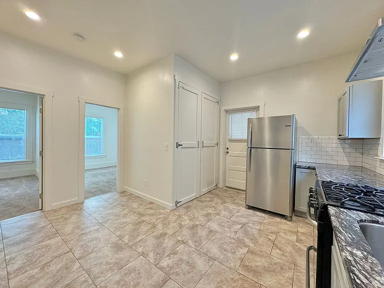 2608-2610 I Street — Photo 13