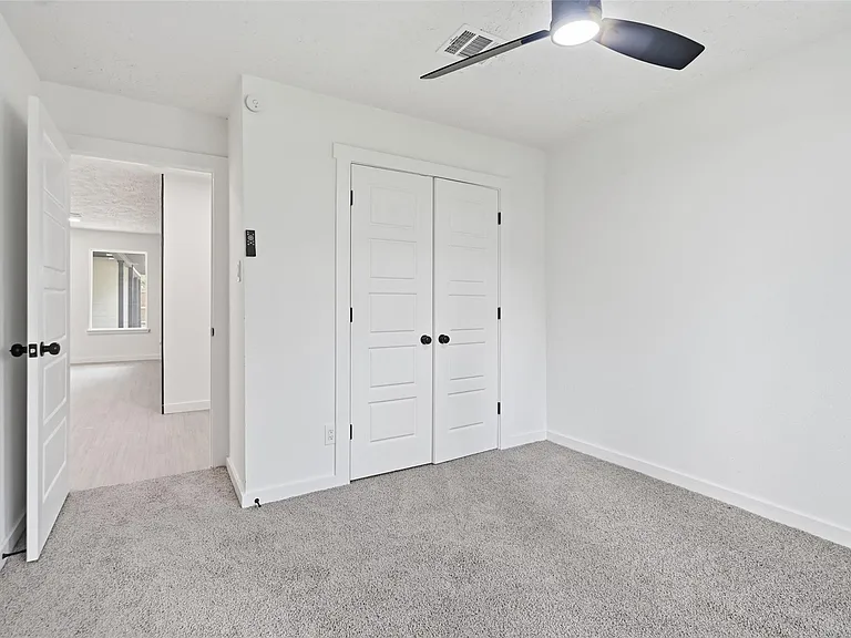 25402 Thistlewaite Ln — Photo 22