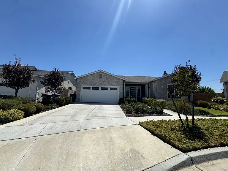 2637 W Andrew Ln — Photo 2
