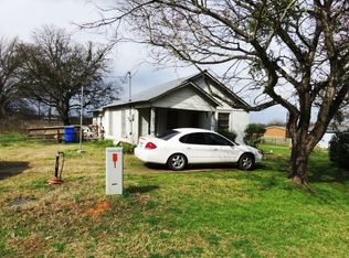 832 E 2nd St, Elgin, TX 78621