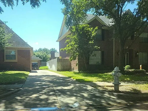 4827 Rebel Ridge Dr, Sugar Land, TX 77478