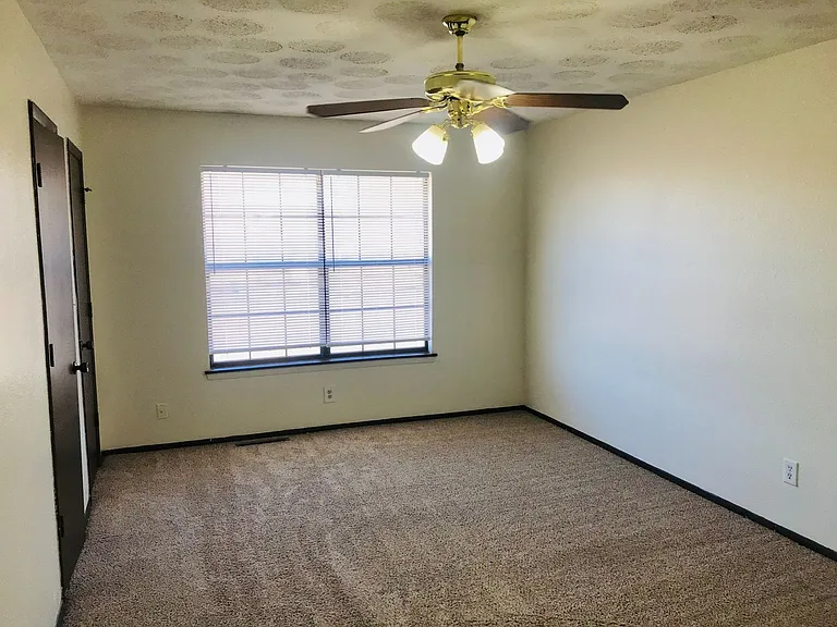 236 E Buena Vista St #B — Photo 10