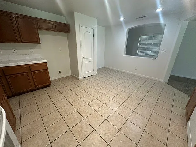 4 bed, 1875 sqft, $2,450 — Photo 3