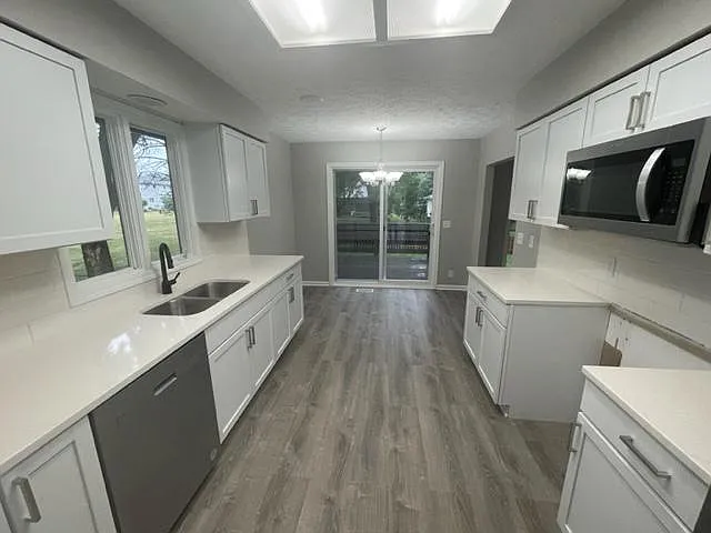 14928 Seward Plz — Photo 4