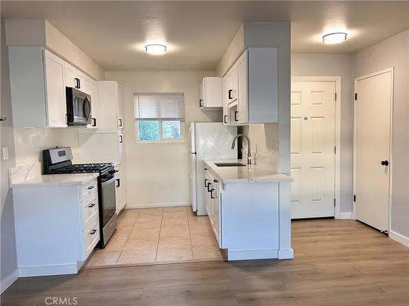 7010 Jordan Ave APT 8, Canoga Park, CA 91303