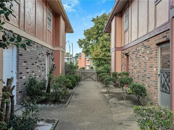 5823 Tullis Dr, New Orleans, LA 70131