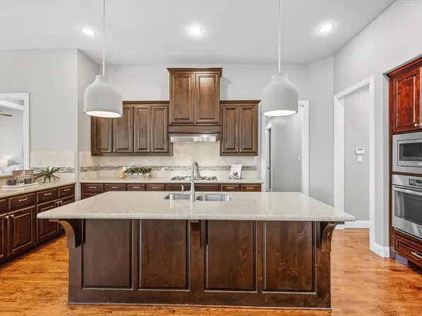 920 Highpoint Way, Roanoke, TX 76262