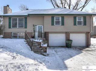 1003 Cumberland Ct, Papillion, NE 68046
