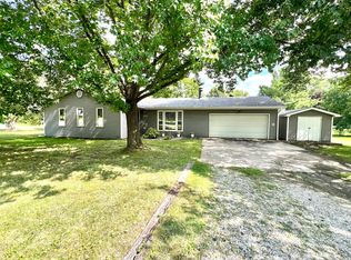 510 Southwood Dr, Mahomet, IL 61853