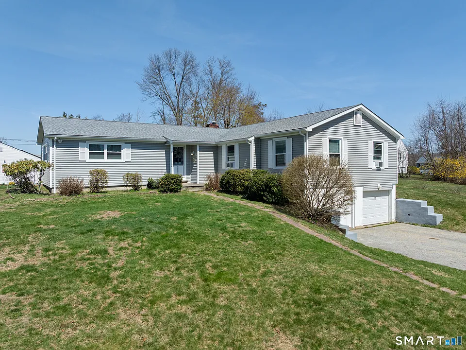 9 Evas Dr