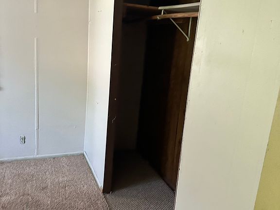 3rd image of 1005 Railroad St Trailer 9