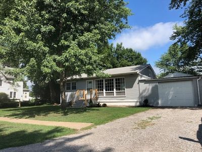 412 Oak St, Hills, IA, 52235