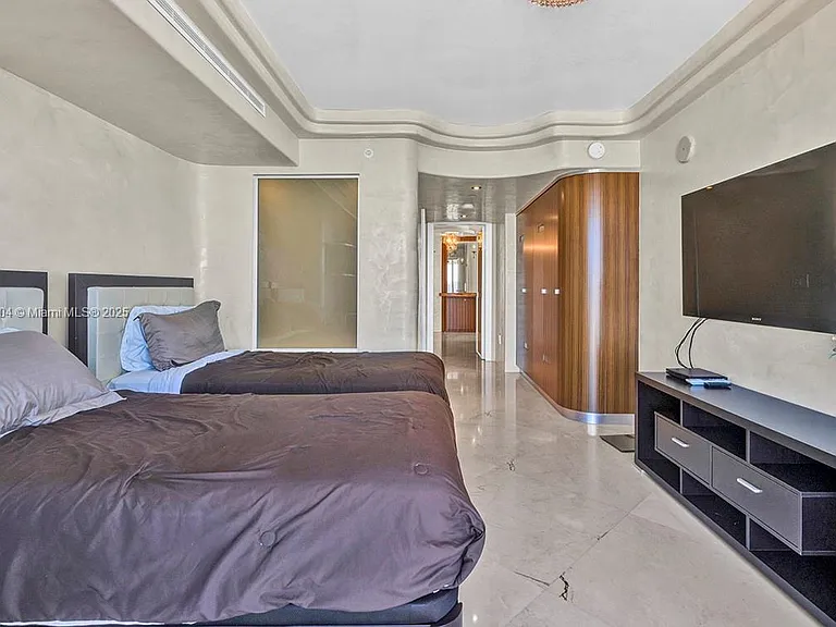 16699 Collins Ave #2508 — Photo 19