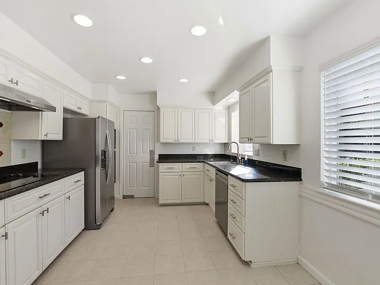 1559 Chambers Dr — Photo 16