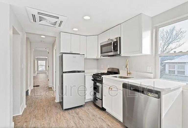 252 N Lincoln St #4 — Photo 2