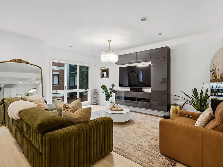 2237 W Madison St #5 — Photo 4
