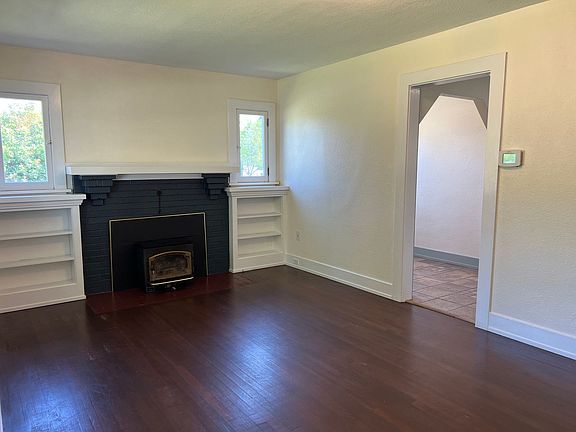 5th image of 2039 Thompson Ave