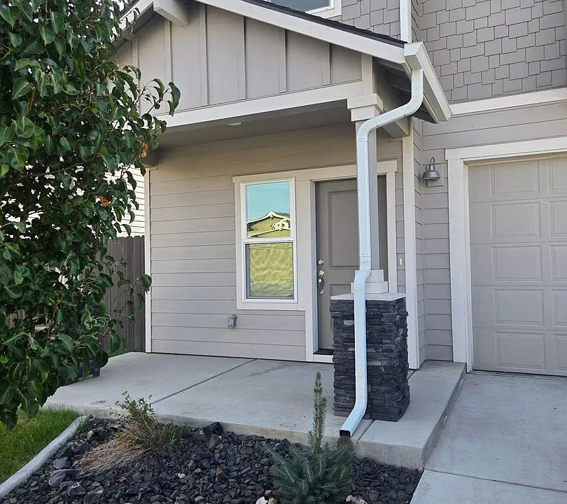 564 E Legacy Ave