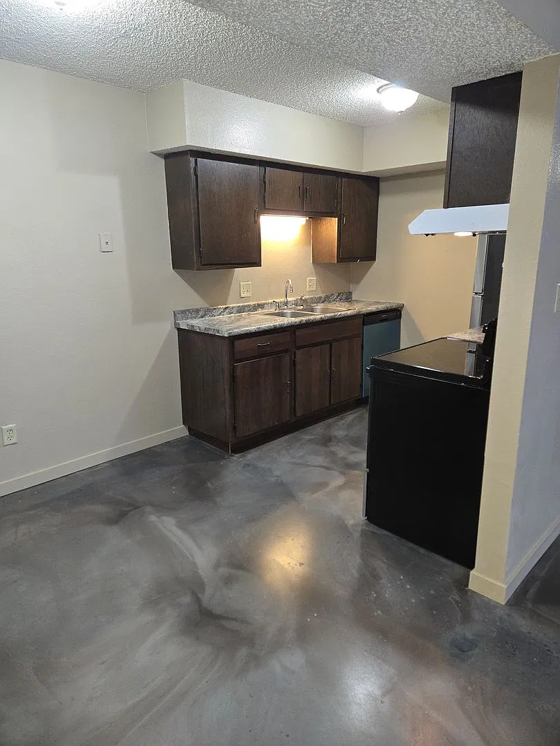 1118 Tiffany Pl — Photo 4