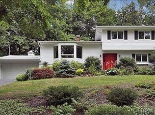 41 Hillview Dr, Pleasantville, NY 10570