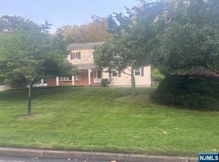 13 Heritage Rd, Old Tappan, NJ 07675