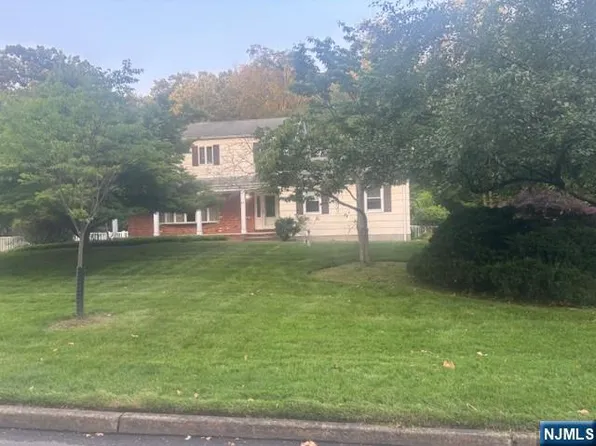 13 Heritage Rd, Old Tappan, NJ 07675
