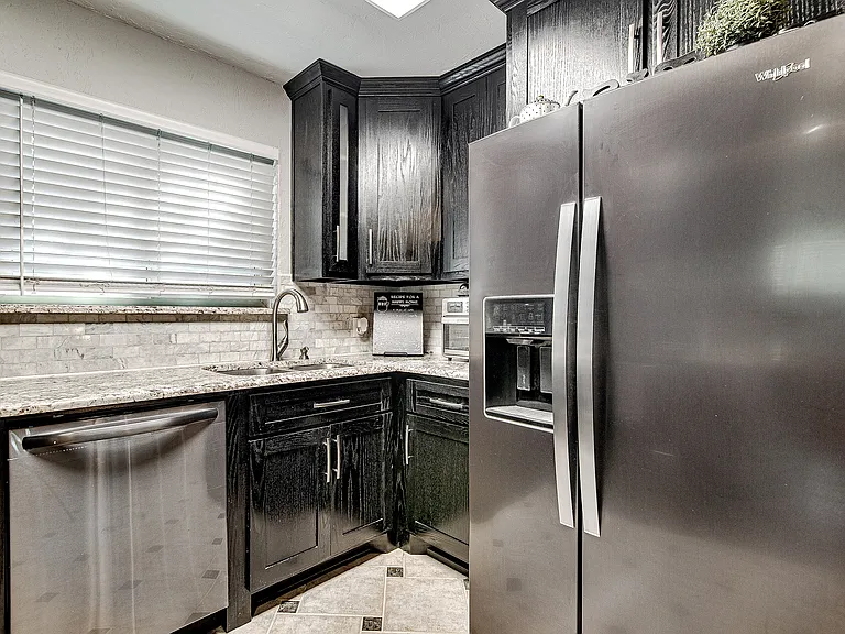 6112 Farmingdale Dr — Photo 10