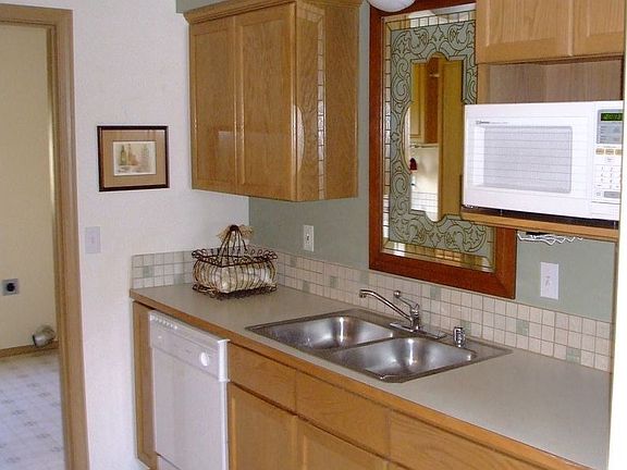 3rd image of 6103 77th Ave NE