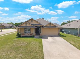 1700 Kingsgate Dr, Bryan, TX 77807