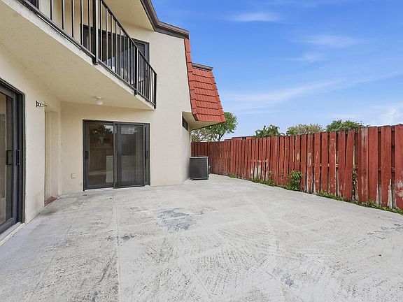4th image of 3861 Victoria Drive #3861