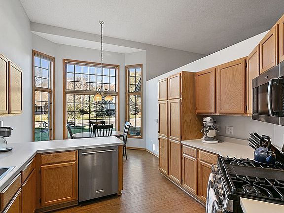5th image of 530 Glacier Ln N
