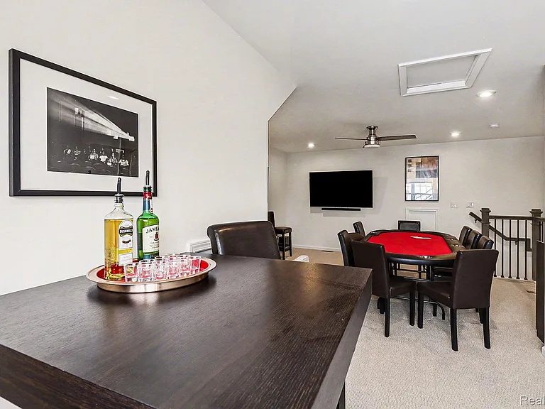 258 S Mill St — Photo 28