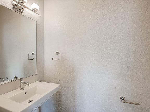 5th image of 4303 N Kalamath St