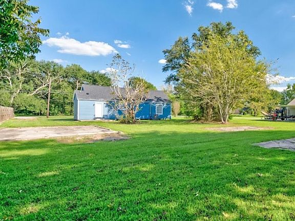 3rd image of 6571 Garnet Ave