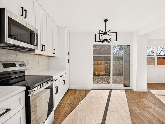 3rd image of 1618 Longbow Ct