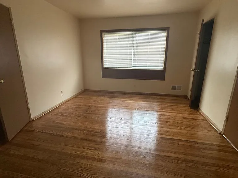 9015 W Thurston Ave — Photo 5