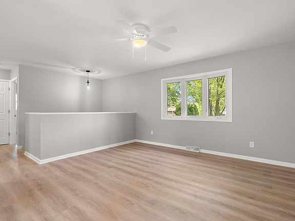 5th image of 614 Coventry Cir