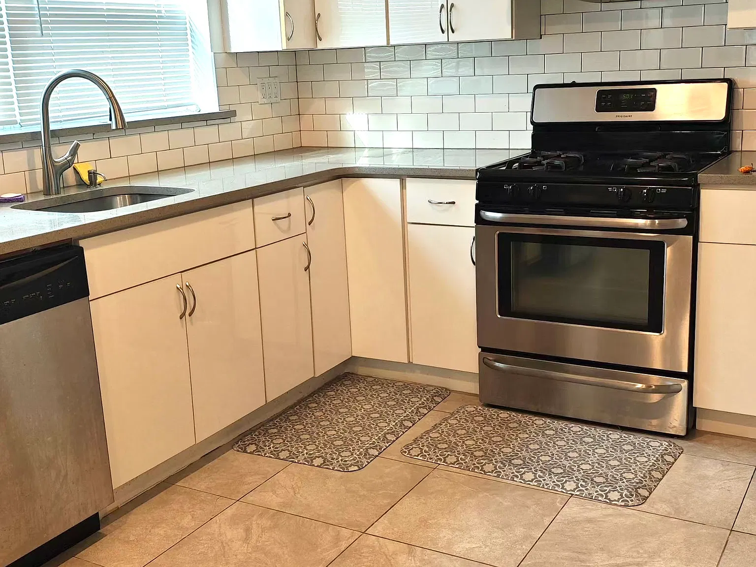 3 bed, 1300 sqft, $3,500 — Photo 3